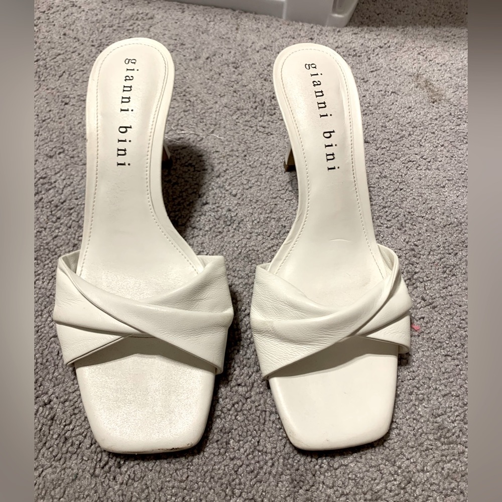 Gianni Bini white bow heels! The heal is small!